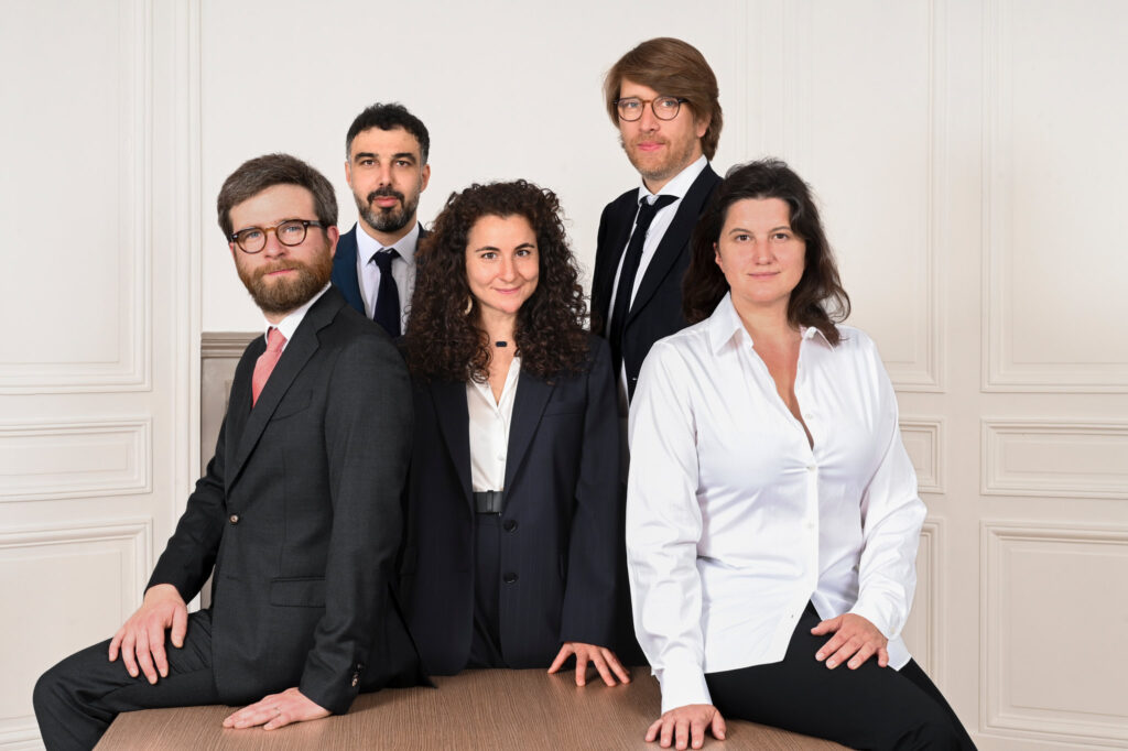 Les avocats du réseau ISKA réunis dans leurs locaux à Paris